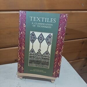 Textiles: A Classification of Textiles Annemarie Seiler-Baldinger 9781863331104